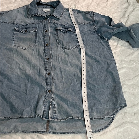 💁‍♀️WOMENS Light Blue Denim Shirt - Picture 8 of 8